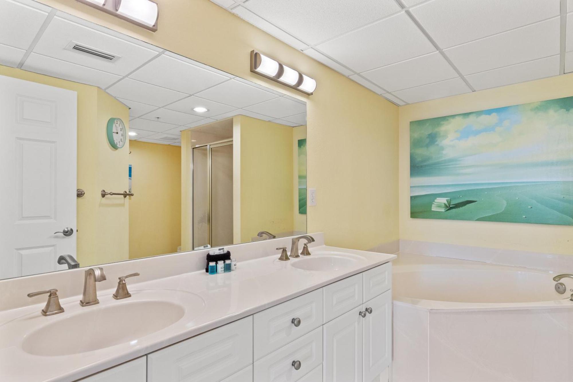 Emerald 1431 | Tucker's Tondo